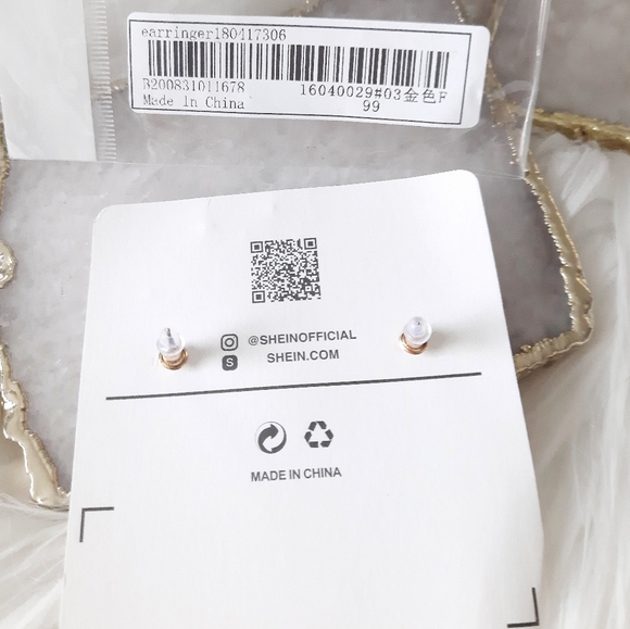 NEW Maple Leaf Stud Earrings - Picture 5 of 7